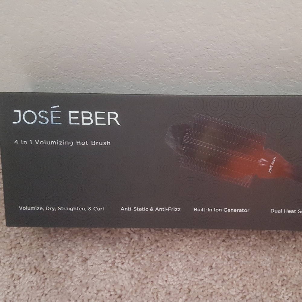 NEW rounded straightener heated brush
